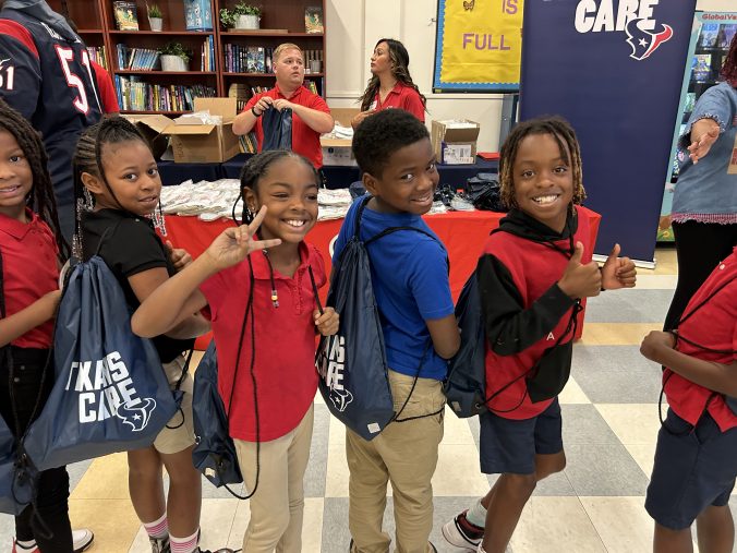 Houston Texans provide Blackshear ES students with no-cost picture day ...